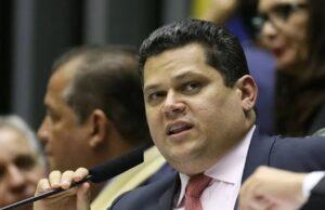 Alcolumbre sinaliza rapidez na análise de veto de Lula ao PL da Dosimetria