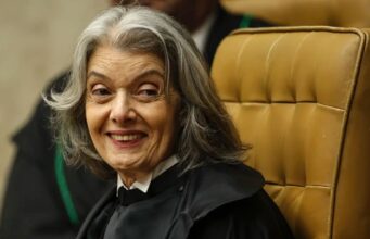 Cármen Lúcia antecipa saída da presidência do TSE