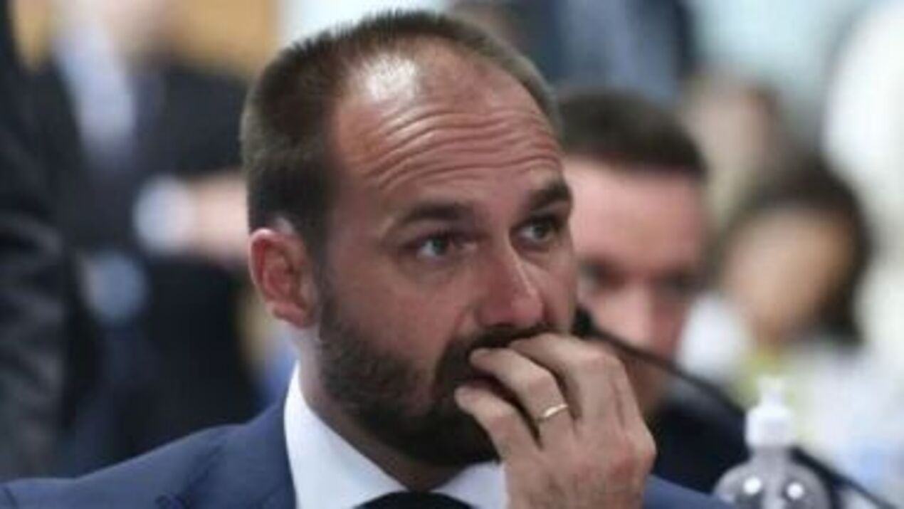 PGR pede condenação de Eduardo Bolsonaro por coação em processo