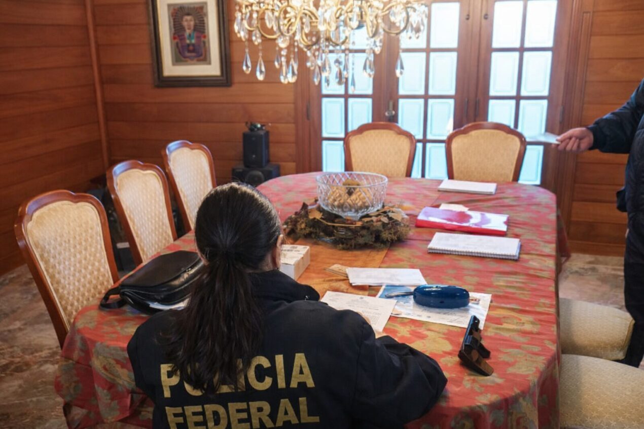Dinheiro falso vendido em redes sociais e entregue pelos Correios