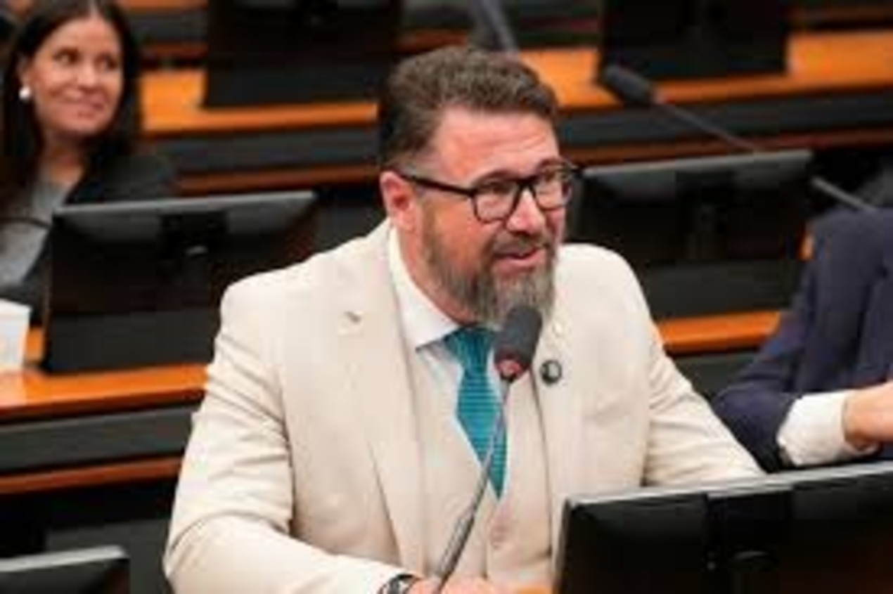 Deputado bolsonarista quer usar FGTS para trabalhador comprar arma